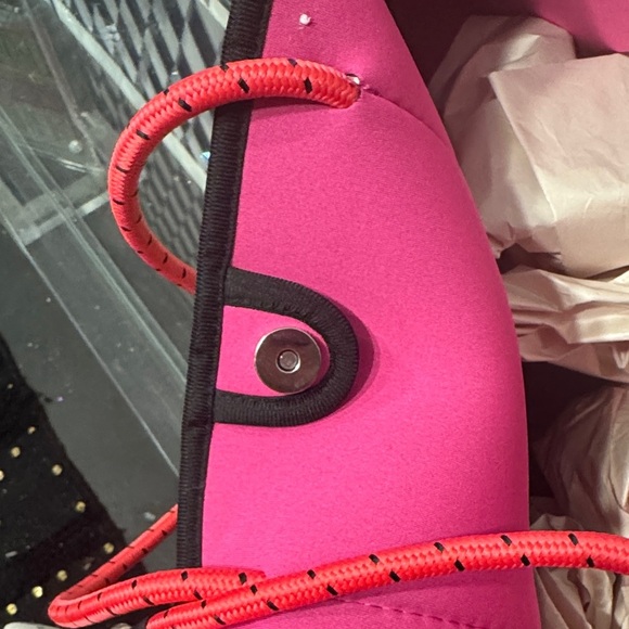 Stylish Polka Dot Neoprene Tote Bag - Picture 3 of 4